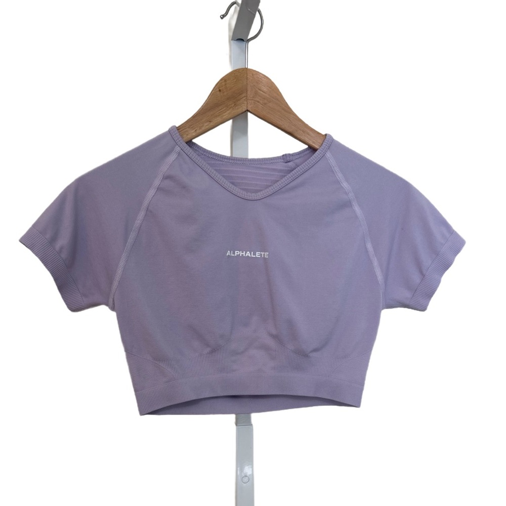 Alphalete Amplify Set with Leggings and Crop Top in Misty Lilac - Picture 5 of 14